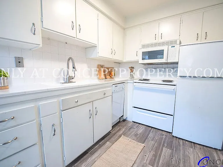 425 E 3rd Ave — Photo 69