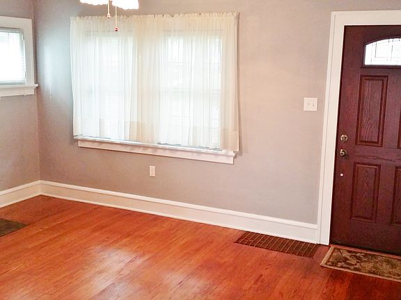 5th image of 408 Longwood Dr NE