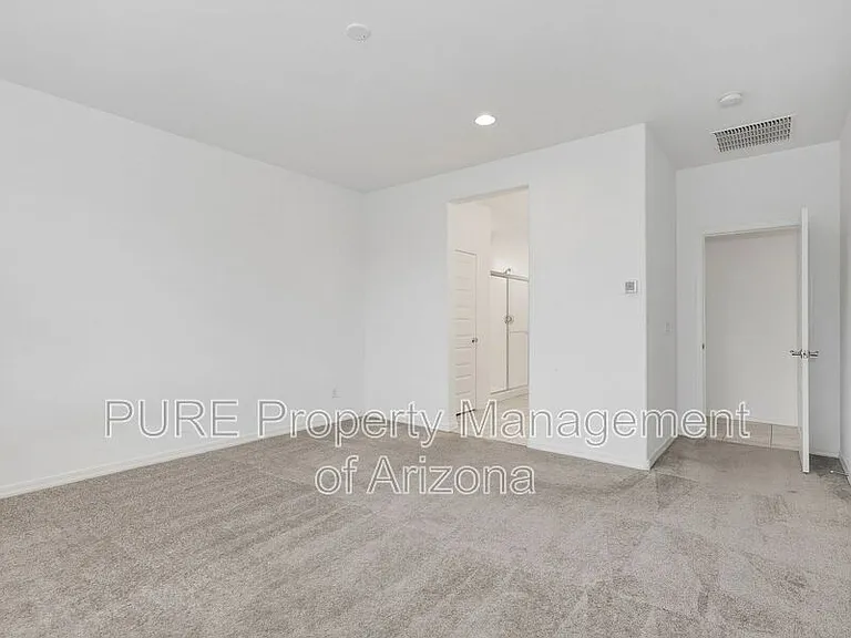 5177 N 87th Dr — Photo 14