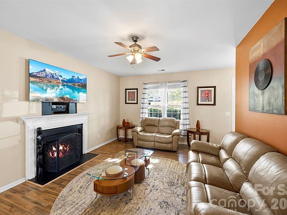 3rd image of 624 Cliffs Inn Cir