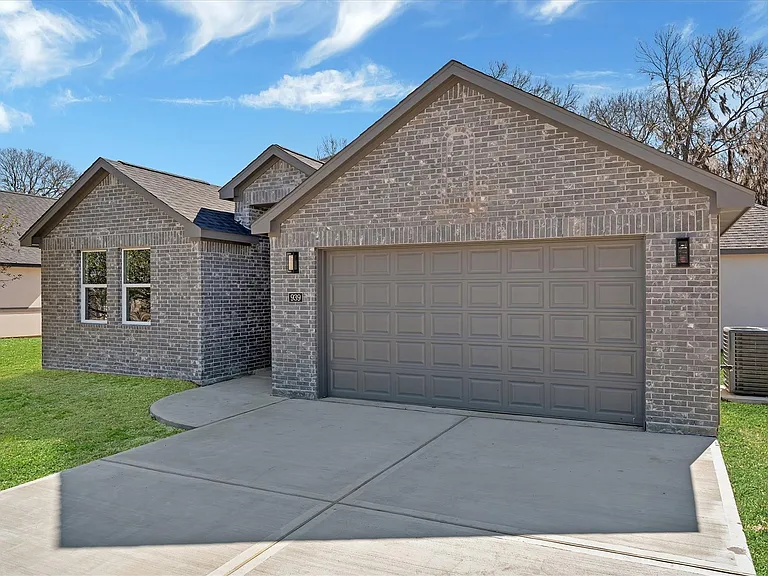 939 Lake View Dr — Photo 4