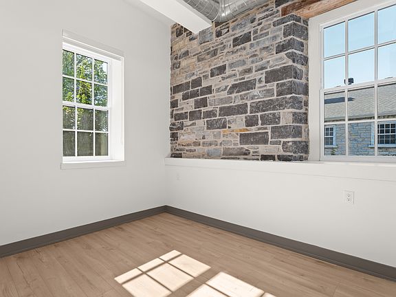 4th image of 47 Wellington St #301
