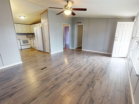 3rd image of 23 Daisy Dr