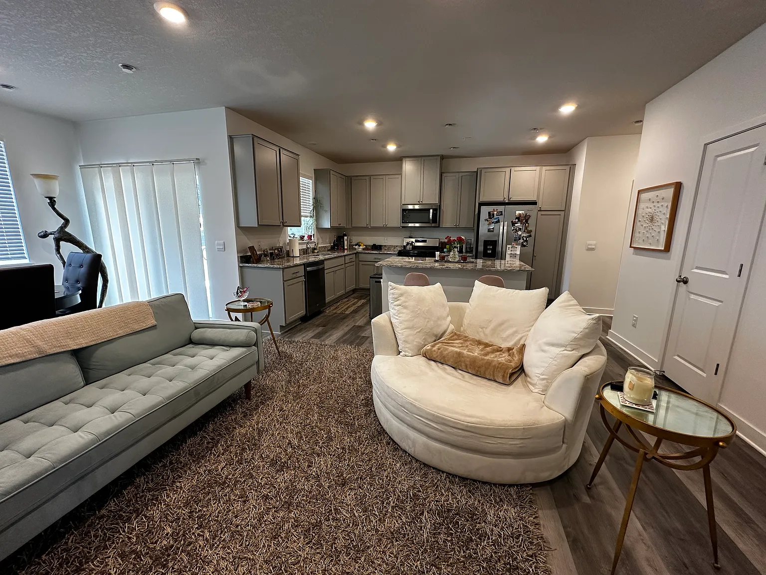 3 bed, 1894 sqft, $2,550 — Photo 4