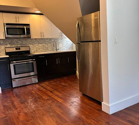 2nd image of 818 Prospect Pl APT 4