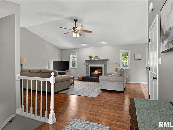 3rd image of 2204 Finch Haven Ln