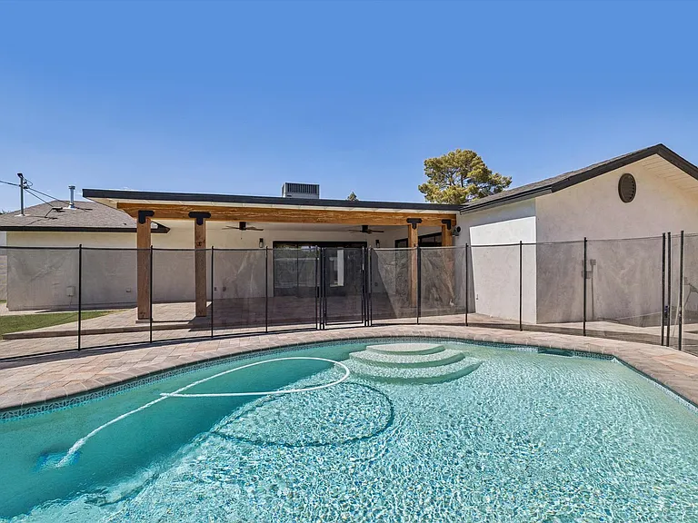 301 E Royal Palm Rd — Photo 56