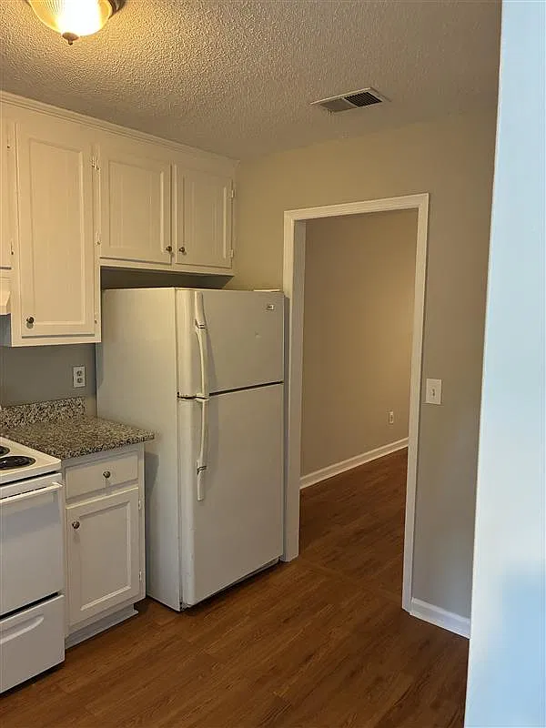2 bed, $1,400 — Photo 4