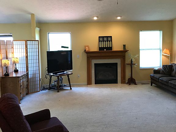 3rd image of 6843 Grimsby Ln