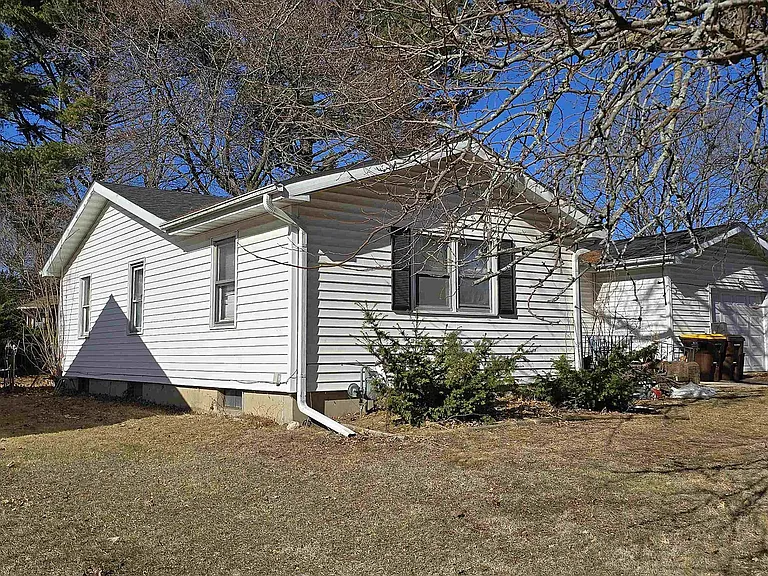 1442 S Blackhawk Ave — Photo 3