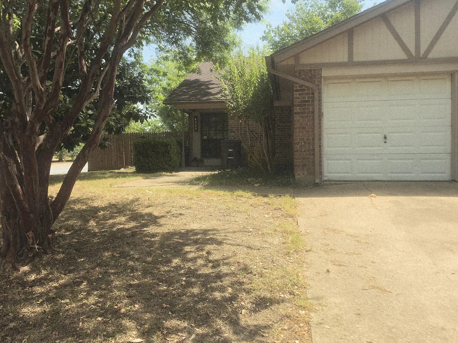 2 bed, 1004 sqft, $1,300 — Photo 1