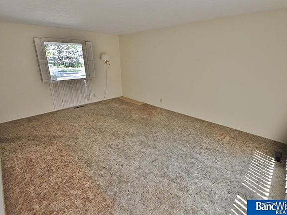 5th image of 820 N 81st St