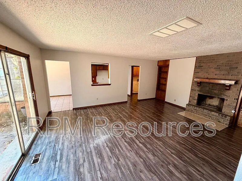 2 bed, 2.0 bath, 1207 sqft, $1,150 — Photo 3
