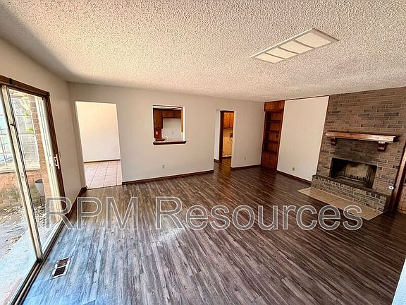 3rd image of 7000 Woodlake Dr