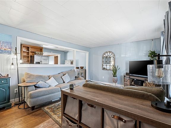 5th image of 701 N Curtis Ave