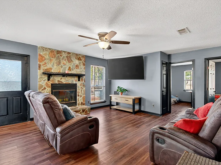 606 Windhaven Dr — Photo 9