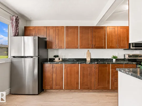 790 Abbottsfield Rd NW, Edmonton, AB T5W 4R4