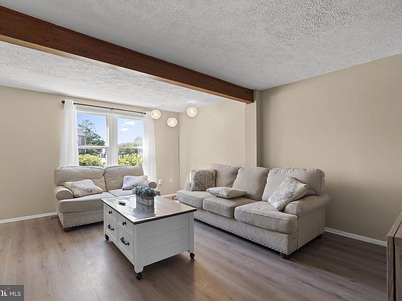 3rd image of 151 Wimbledon Ln