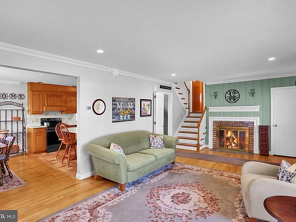 5th image of 805 Jerome Pl