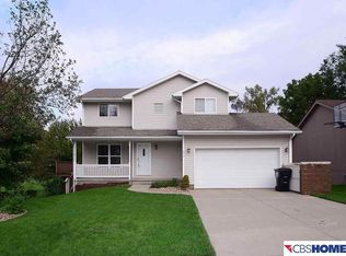 442 Michael Dr, Gretna, NE 68028