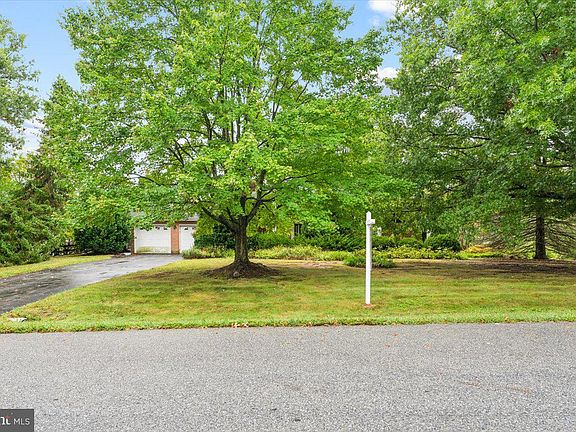 5th image of 10403 Pleasant Vista Dr