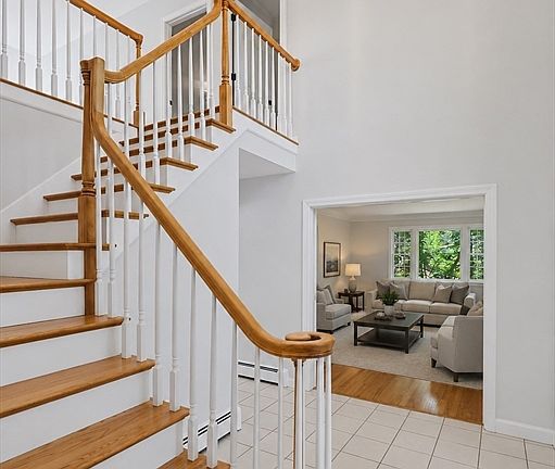 3rd image of 8 Turner Hill Rd