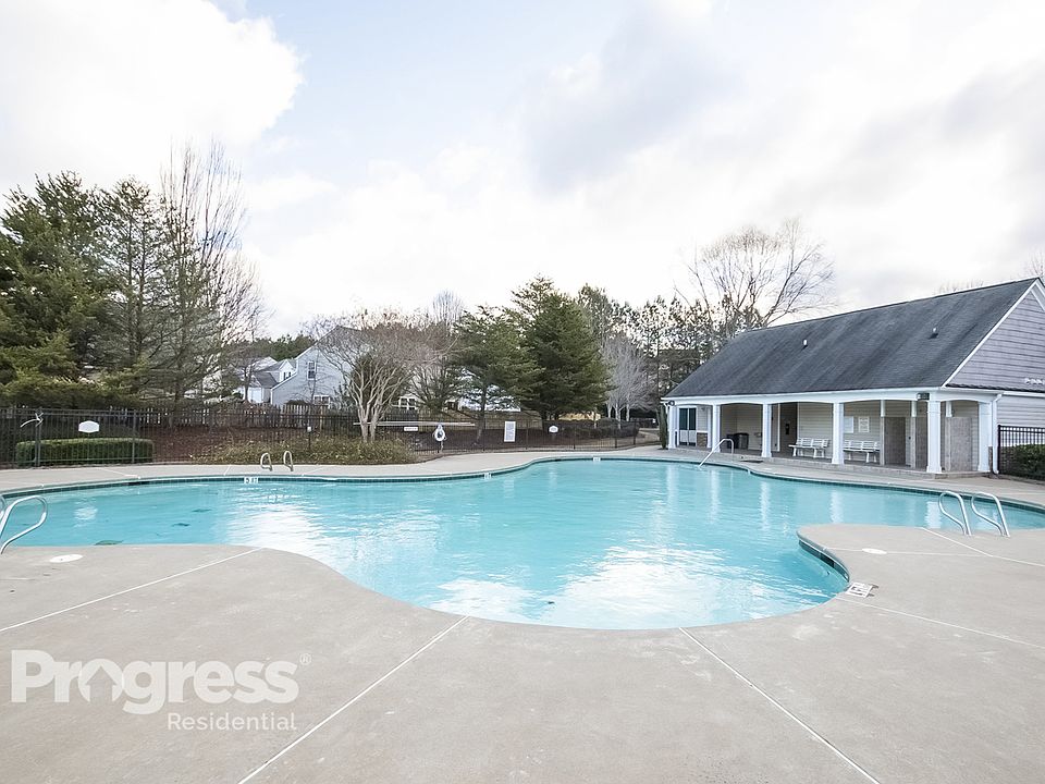 2nd image of 133 Village Trl