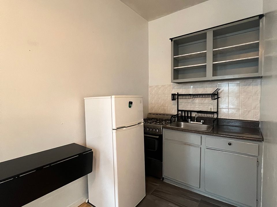 2nd image of 216 7th St APT 3