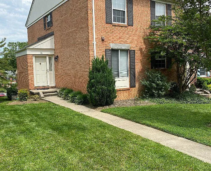 16 Castlehill Ct — Photo 1
