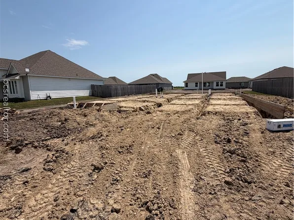 270 Harvest Lake Dr, Snook, TX 77878