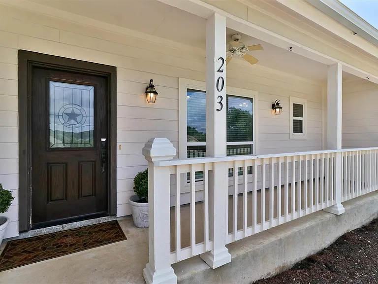 203 Dunkeld Dr — Photo 4