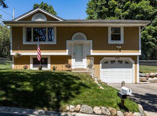 4872 Monmouth Rd, Mound, MN 55364