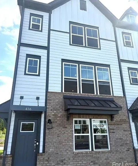 416 Silver Star Blvd — Photo 2