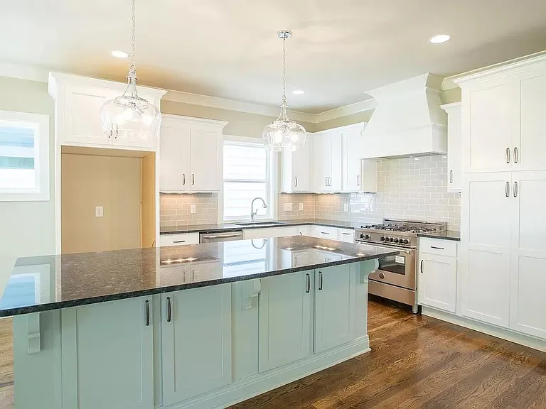 1409A Chester Ave — Photo 11