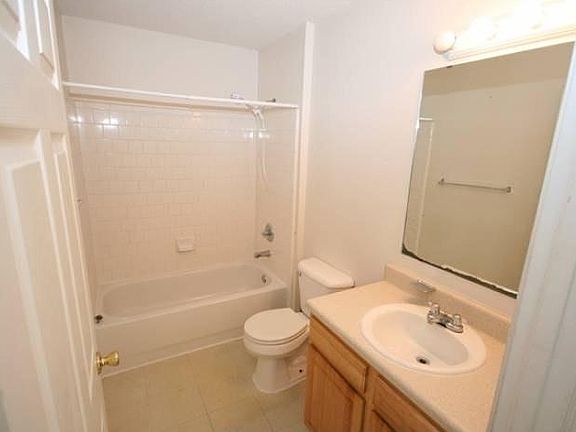 5th image of 2170 W Belmont St #A