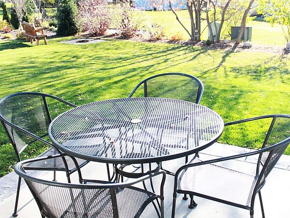 Speakers for patio included