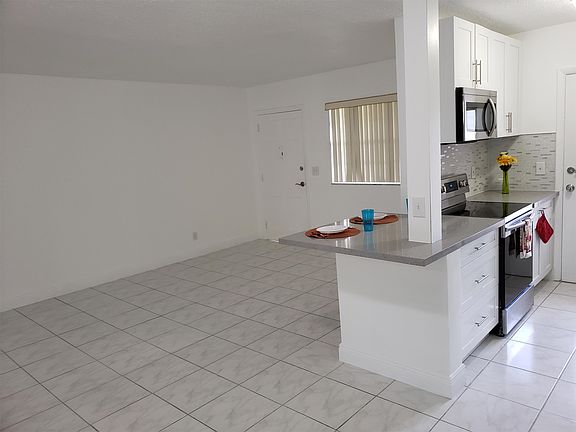4th image of 1431 S 14th Ave #216-1