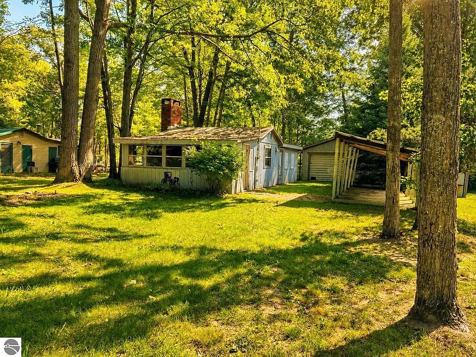 1st image of 4898 Maplewood Dr