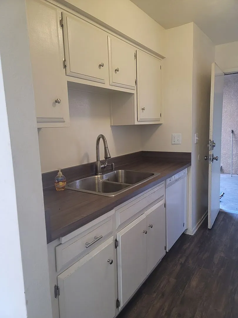 Gated 3 bed-1.5 bath Condo — Photo 2