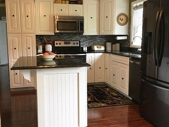 4th image of 105 Shady Acres Ln