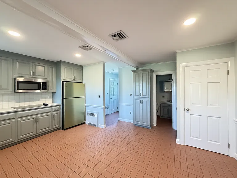 343 Bay Rd — Photo 6