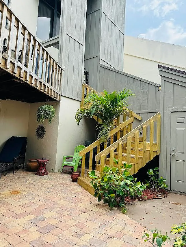 2 bed, 2.0 bath, 1160 sqft, $7,000 — Photo 2