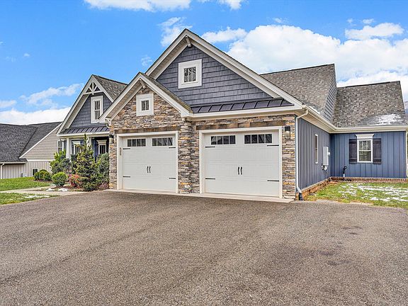 3rd image of 689 Ambler Ln