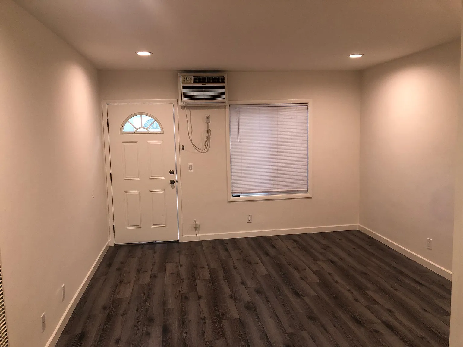 Studio, 500 sqft, $1,595 — Photo 2