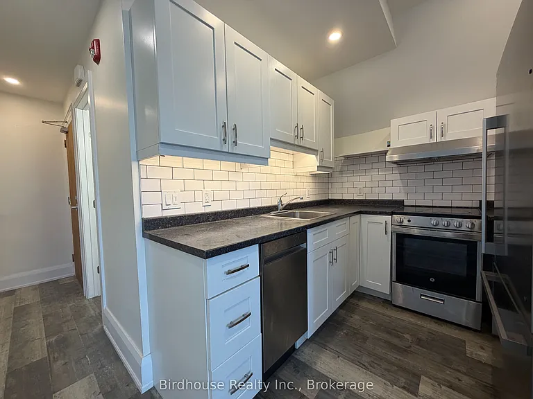 19 Cambridge St S #1 — Photo 2