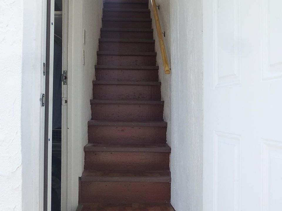 1st image of 2516 NE 192nd St #2