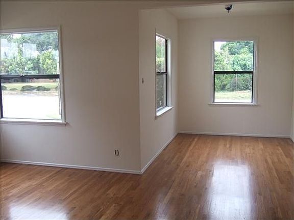 4th image of 16406 Taylor Ct