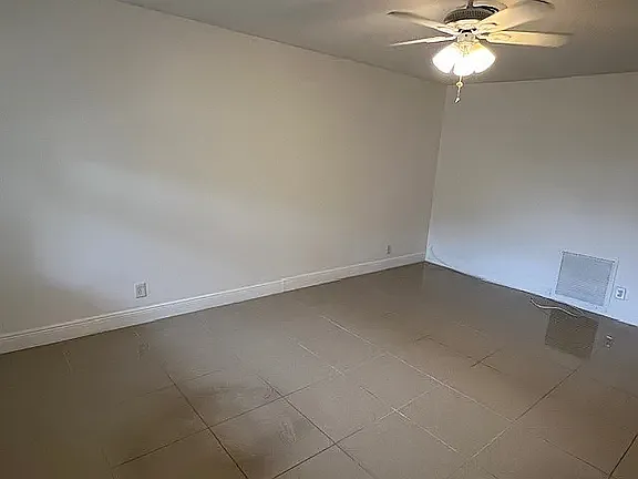 1549 NE 26th Dr #5 — Photo 7