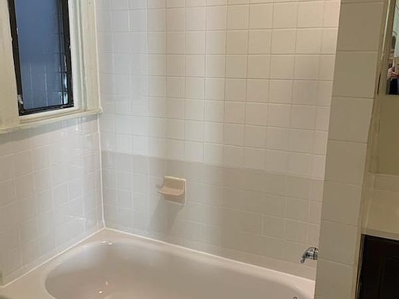 4th image of 1053 Teller Ave APT 1