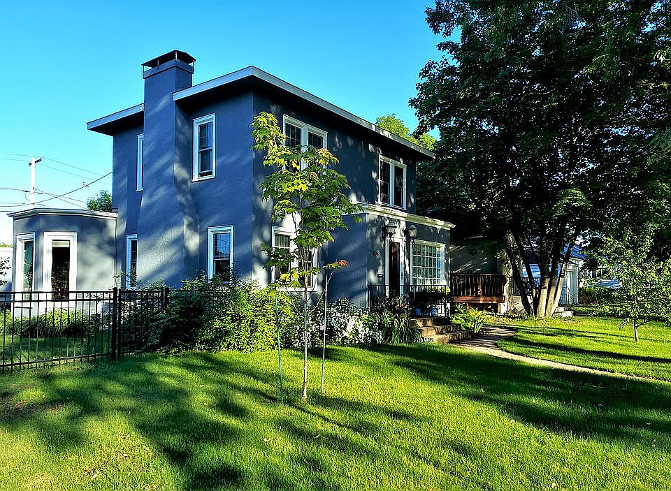 1st image of 1924 11th Ave E